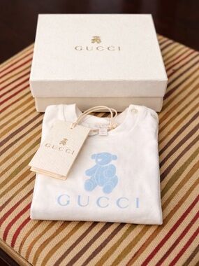Gucci White Baby Tee with Light Blue Teddy Logo Size: 6-9 months
